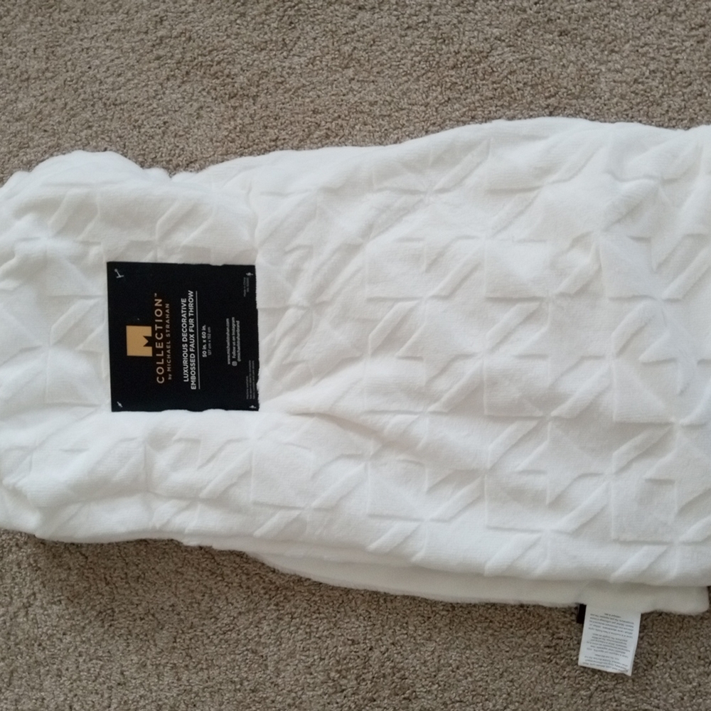 NEW Michael Strahan 50"x60" Embossed Faux Fur Throw